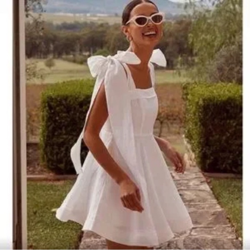 DISSH Aisle White Linen Bow Mini Dress